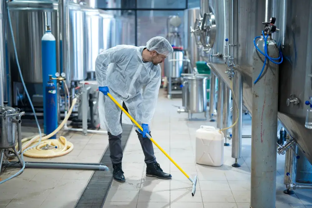 Industriereinigung von Hallen